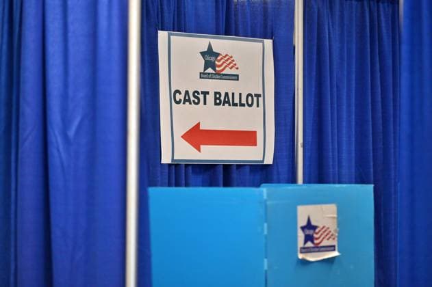 Early voting begins in Chicago ahead of November 3 General Election CHICAGO, ILLINOIS – OCTOBER 2, 2026: A sign reading CAST BALLOT with a directional arrow is posted above voting booths inside the Chicago Voter Supersite at 137 S. State St. in downtown Chicago, Illinois, on October 2, 2026. The Supersite opened October 1 for early voting and voter registration ahead of the November 3 General Election. Jacek Boczarski Anadolu Illinois United States. Editorial use only. Please get in touch for any other usage.  Copyright: x2026xAnadoluxJacekxBoczarskix