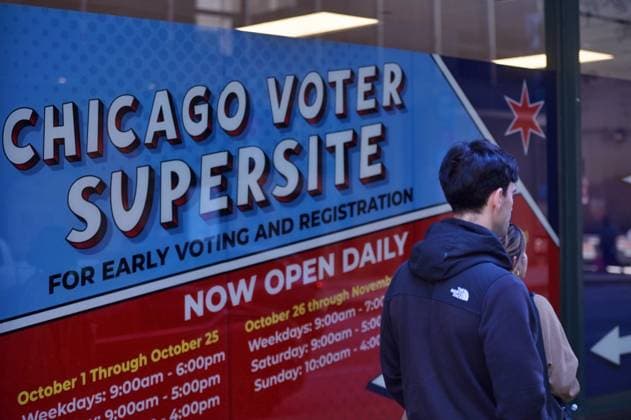 Early voting begins in Chicago ahead of November 3 General Election CHICAGO, ILLINOIS – OCTOBER 2, 2026: A pedestrian walks past a window display for the Chicago Voter Supersite at 137 S. State St. in downtown Chicago, Illinois, on October 2, 2026. The Supersite opened October 1 for early voting and registration ahead of the November 3 General Election. Jacek Boczarski Anadolu Illinois United States. Editorial use only. Please get in touch for any other usage.  Copyright: x2026xAnadoluxJacekxBoczarskix
