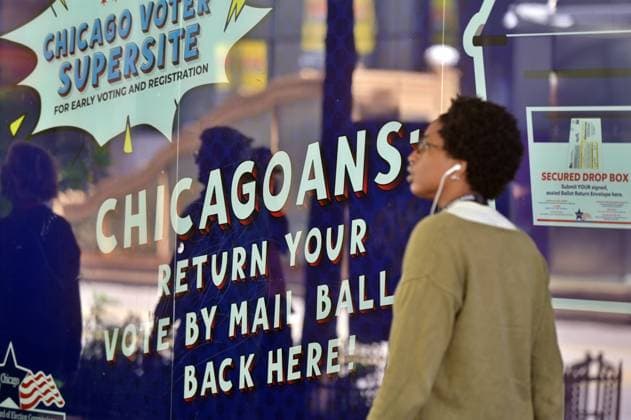 Early voting begins in Chicago ahead of November 3 General Election CHICAGO, ILLINOIS – OCTOBER 2, 2026: A pedestrian walks past a window display for the Chicago Voter Supersite at 137 S. State St. in downtown Chicago, Illinois, on October 2, 2026. The Supersite opened October 1 for early voting and registration ahead of the November 3 General Election. Jacek Boczarski Anadolu Illinois United States. Editorial use only. Please get in touch for any other usage.  Copyright: x2026xAnadoluxJacekxBoczarskix