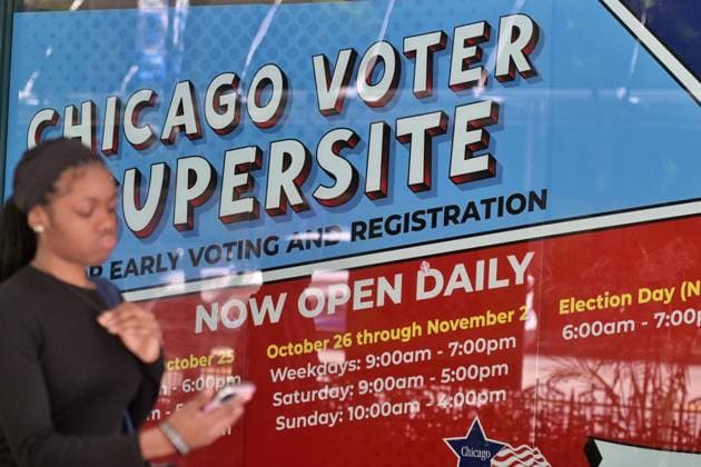 Early voting begins in Chicago ahead of November 3 General Election CHICAGO, ILLINOIS – OCTOBER 2, 2026: A pedestrian walks past a window display for the Chicago Voter Supersite at 137 S. State St. in downtown Chicago, Illinois, on October 2, 2026. The Supersite opened October 1 for early voting and registration ahead of the November 3 General Election. Jacek Boczarski Anadolu Illinois United States. Editorial use only. Please get in touch for any other usage.  Copyright: x2026xAnadoluxJacekxBoczarskix