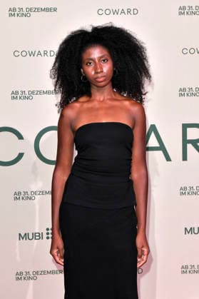 Ejatu Shaw bei der Premiere des Kinofilms Coward im silent green Kulturquartier. Berlin, 02.10.2026