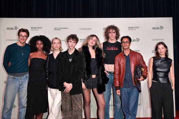 Luca Apple, Ejatu Shaw, Emma Louise Boynton, Daniel Miller, Gast, Gast, Esje Seigfreid und Vivien König bei der Premiere des Kinofilms Coward im silent green Kulturquartier. Berlin, 02.10.2026