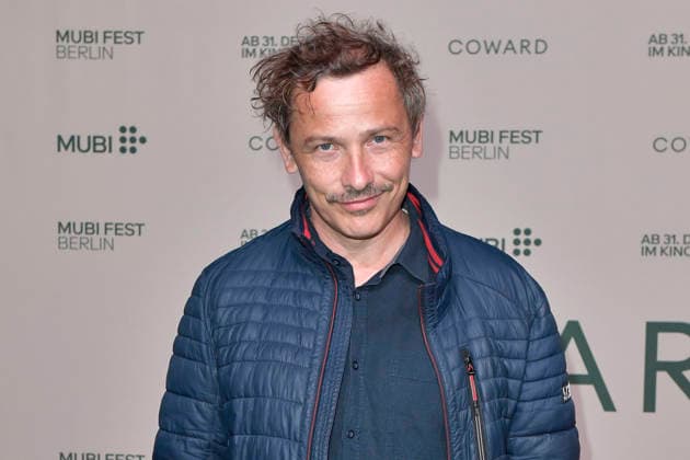 Ben Bela Böhm bei der Premiere des Kinofilms Coward im silent green Kulturquartier. Berlin, 02.10.2026