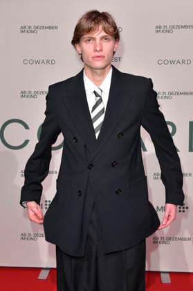Emmanuel Macchia bei der Premiere des Kinofilms Coward im silent green Kulturquartier. Berlin, 02.10.2026