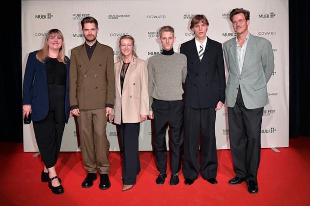 Gast, Lukas Dhont, Lysann Windisch, Valentin Campagne, Emmanuel Macchia und Ulf Pape bei der Premiere des Kinofilms Coward im silent green Kulturquartier. Berlin, 02.10.2026