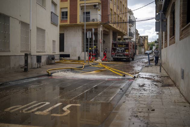 Heavy flooding disrupts towns in southern Catalonia TORTOSA, SPAIN - OCTOBER 02: Floodwaters submerge streets, low-lying residential properties, and road infrastructure following intense torrential rainfall in Tortosa, Tarragona province, Catalonia, Spain, on October 02, 2026. A powerful storm system battered the Baix Ebre and Montsia districts across southern Catalonia on Thursday and Friday, dropping over 200 millimeters of rain across several municipalities, with coastal areas recording totals exceeding 270 millimeters. Local ravines and streams overflowed near the Ebro River, causing severe localized flooding in Tortosa, Roquetes, Santa Bàrbara, and L Ametlla de Mar. Regional emergency personnel deployed specialized teams to assist stra Copyright: x2026xAnadoluxLorenaxSopenaxLopezx