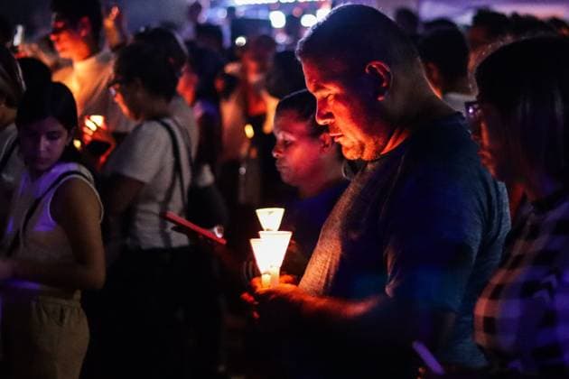 October 2, 2026, La Guaira, Venezuela (Bolivarian Republic of: LA GUAIRA, VENEZUELA, OCTOBER 2, 2026: Families of victims, survivors and rescue workers gather during the Haz de Luz vigil in La Guaira to commemorate 100 days since the devastating earthquakes of June 24. Participants lit candles and joined prayers in memory of those killed and missing, while beams of light were projected into the sky near areas heavily damaged by the disaster. The commemorative event brought together residents, volunteers and emergency workers as recovery and search efforts continue in parts of La Guaira. La Guaira Venezuela (Bolivarian Republic of - ZUMAq101 20261002_zna_q101_311 Copyright: xMarioxFloresx