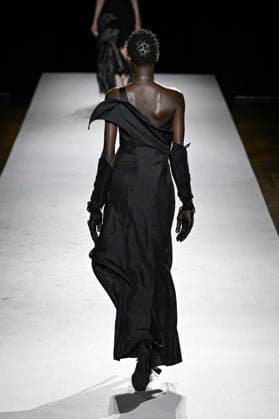 Yohji Yamamoto Women s Ready-to-Wear Spring Summer 2027 Collection Fashion Show during Paris Fashion Week, on October 2, 2026 Bestimage Yohji Yamamoto Fashion Show Women s Ready-to-Wear Spring Summer 2027 Collection during Paris Fashion Week, on October 2, 2026, in Paris, France Paris France  Copyright: xAgencex xBestimagexAgencex xBestimagex