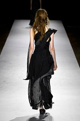 Yohji Yamamoto Women s Ready-to-Wear Spring Summer 2027 Collection Fashion Show during Paris Fashion Week, on October 2, 2026 Bestimage Yohji Yamamoto Fashion Show Women s Ready-to-Wear Spring Summer 2027 Collection during Paris Fashion Week, on October 2, 2026, in Paris, France Paris France  Copyright: xAgencex xBestimagexAgencex xBestimagex