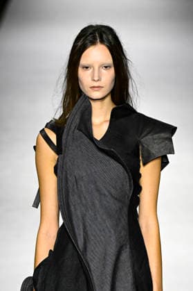 Yohji Yamamoto Women s Ready-to-Wear Spring Summer 2027 Collection Fashion Show during Paris Fashion Week, on October 2, 2026 Bestimage Yohji Yamamoto Fashion Show Women s Ready-to-Wear Spring Summer 2027 Collection during Paris Fashion Week, on October 2, 2026, in Paris, France Paris France  Copyright: xAgencex xBestimagexAgencex xBestimagex