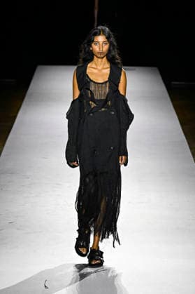 Yohji Yamamoto Women s Ready-to-Wear Spring Summer 2027 Collection Fashion Show during Paris Fashion Week, on October 2, 2026 Bestimage Yohji Yamamoto Fashion Show Women s Ready-to-Wear Spring Summer 2027 Collection during Paris Fashion Week, on October 2, 2026, in Paris, France Paris France  Copyright: xAgencex xBestimagexAgencex xBestimagex