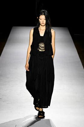 Yohji Yamamoto Women s Ready-to-Wear Spring Summer 2027 Collection Fashion Show during Paris Fashion Week, on October 2, 2026 Bestimage Yohji Yamamoto Fashion Show Women s Ready-to-Wear Spring Summer 2027 Collection during Paris Fashion Week, on October 2, 2026, in Paris, France Paris France  Copyright: xAgencex xBestimagexAgencex xBestimagex