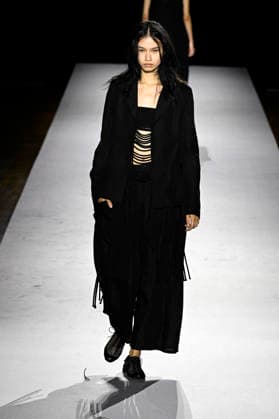 Yohji Yamamoto Women s Ready-to-Wear Spring Summer 2027 Collection Fashion Show during Paris Fashion Week, on October 2, 2026 Bestimage Yohji Yamamoto Fashion Show Women s Ready-to-Wear Spring Summer 2027 Collection during Paris Fashion Week, on October 2, 2026, in Paris, France Paris France  Copyright: xAgencex xBestimagexAgencex xBestimagex