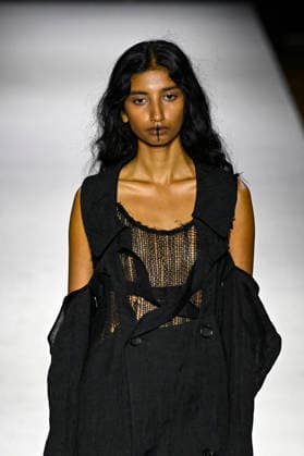 Yohji Yamamoto Women s Ready-to-Wear Spring Summer 2027 Collection Fashion Show during Paris Fashion Week, on October 2, 2026 Bestimage Yohji Yamamoto Fashion Show Women s Ready-to-Wear Spring Summer 2027 Collection during Paris Fashion Week, on October 2, 2026, in Paris, France Paris France  Copyright: xAgencex xBestimagexAgencex xBestimagex