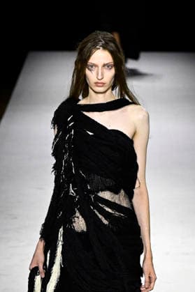 Yohji Yamamoto Women s Ready-to-Wear Spring Summer 2027 Collection Fashion Show during Paris Fashion Week, on October 2, 2026 Bestimage Yohji Yamamoto Fashion Show Women s Ready-to-Wear Spring Summer 2027 Collection during Paris Fashion Week, on October 2, 2026, in Paris, France Paris France  Copyright: xAgencex xBestimagexAgencex xBestimagex