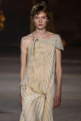 Victoria Beckham Women s Ready-to-Wear Spring Summer 2027 Collection Fashion Show during Paris Fashion Week, on October 2, 2026, in Paris, Bestimage Victoria Beckham Fashion Show Women s Ready-to-Wear Spring Summer 2027 Collection during Paris Fashion Week, on October 2, 2026, in Paris, France Paris France  Copyright: xAgencex xBestimagexAgencex xBestimagex