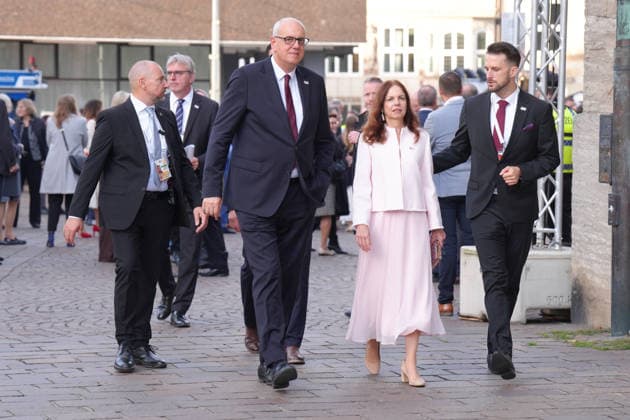 Feierlichkeiten zum Tag der Einheit in Bremen Andreas Bovenschulte Praesident des Bundesrates und Buergermeitser von Bremen mit seiner Ehefrau Kerstin Krueger bei der Ankunft zu den Feierlichkeiten zum Tag der Deutschen Einheit 2026 in Bremen, Bremen, 03.10.2026 Bremen Bremen Deutschland