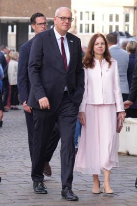 Feierlichkeiten zum Tag der Einheit in Bremen Andreas Bovenschulte Praesident des Bundesrates und Buergermeitser von Bremen mit seiner Ehefrau Kerstin Krueger bei der Ankunft zu den Feierlichkeiten zum Tag der Deutschen Einheit 2026 in Bremen, Bremen, 03.10.2026 Bremen Bremen Deutschland