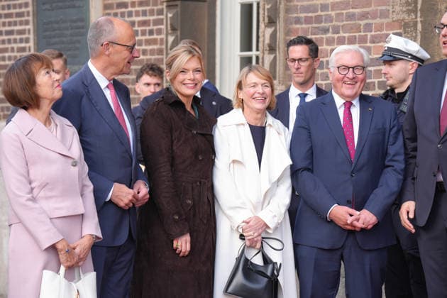 Feierlichkeiten zum Tag der Einheit in Bremen Charlotte Merz mit ihrem Mann Bundeskanzler Friedrich Merz (CDU) gemeinsam mit Bundestagspraesidentin Julia Kloeckner, Elke Buedenbender und Bundespraesident Frank-Walter Steinmeier bei der Ankunft zu den Feierlichkeiten zum Tag der Deutschen Einheit 2026 in Bremen, Bremen, 03.10.2026 Bremen Bremen Deutschland