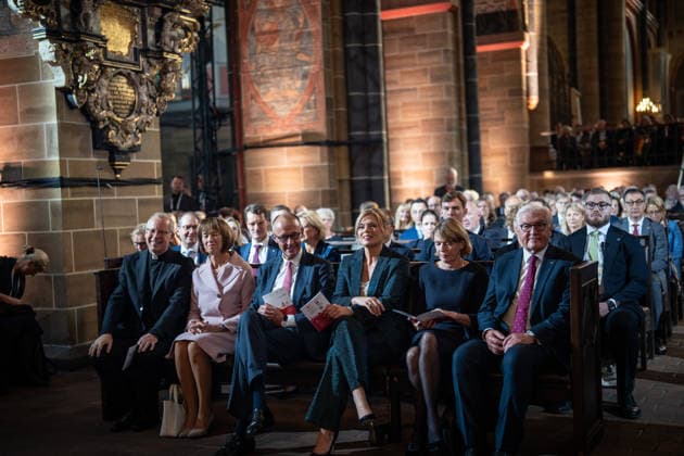 Ökumenischer Gottesdienst im Dom St. Petri Hubertus van Megen, Apostolischer Nuntius in Deutschland, Charlotte Merz, Ehefrau von Friedrich Merz, Friedrich Merz, Bundeskanzler, Julia Klöckner, Bundestagspräsidentin, Elke Büdenbinder, Ehefrau von Frank-Walter Steinmeier, Frank-Walter Steinmeier, Bundespräsident (1. Reihe von links);Offizielle zentrale Feierlichkeiten zum Tag der Deutschen Einheit 2026 in Bremen, Bremen Bremen Deutschland Innenstadt