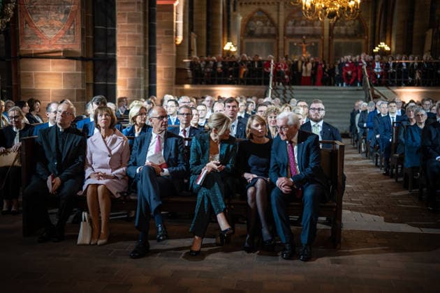 Ökumenischer Gottesdienst im Dom St. Petri Hubertus van Megen, Apostolischer Nuntius in Deutschland, Charlotte Merz, Ehefrau von Friedrich Merz, Friedrich Merz, Bundeskanzler, Julia Klöckner, Bundestagspräsidentin, Elke Büdenbinder, Ehefrau von Frank-Walter Steinmeier, Frank-Walter Steinmeier, Bundespräsident (1. Reihe von links);Offizielle zentrale Feierlichkeiten zum Tag der Deutschen Einheit 2026 in Bremen, Bremen Bremen Deutschland Innenstadt