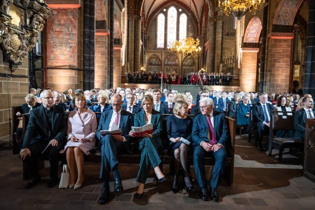 Ökumenischer Gottesdienst im Dom St. Petri Hubertus van Megen, Apostolischer Nuntius in Deutschland, Charlotte Merz, Ehefrau von Friedrich Merz, Friedrich Merz, Bundeskanzler, Julia Klöckner, Bundestagspräsidentin, Elke Büdenbinder, Ehefrau von Frank-Walter Steinmeier, Frank-Walter Steinmeier, Bundespräsident (1. Reihe von links);Offizielle zentrale Feierlichkeiten zum Tag der Deutschen Einheit 2026 in Bremen, Bremen Bremen Deutschland Innenstadt
