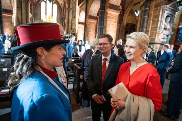 Ökumenischer Gottesdienst im Dom St. Petri Manuela Schwesig, Ministerpräsidentin Mecklenburg-Vorpommern (rechts) mit Ehemann Stefan Schwesig;Offizielle zentrale Feierlichkeiten zum Tag der Deutschen Einheit 2026 in Bremen, Bremen Bremen Deutschland Innenstadt