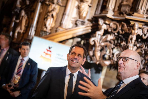 Ökumenischer Gottesdienst im Dom St. Petri Olaf Lies, Ministerpräsident Niedersachsen, mit Dietmar Woidke, Ministerpräsident Brandenburg (von links);Offizielle zentrale Feierlichkeiten zum Tag der Deutschen Einheit 2026 in Bremen, Bremen Bremen Deutschland Innenstadt