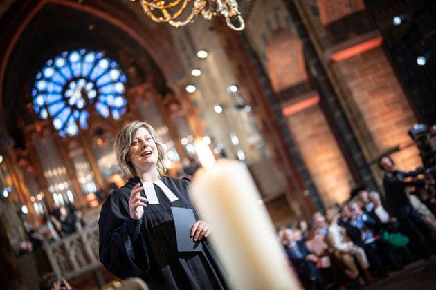 Ökumenischer Gottesdienst im Dom St. Petri Nina Kleinsorge. Pastor, leitet durch den Gottesdienst;Offizielle zentrale Feierlichkeiten zum Tag der Deutschen Einheit 2026 in Bremen, Bremen Bremen Deutschland Innenstadt