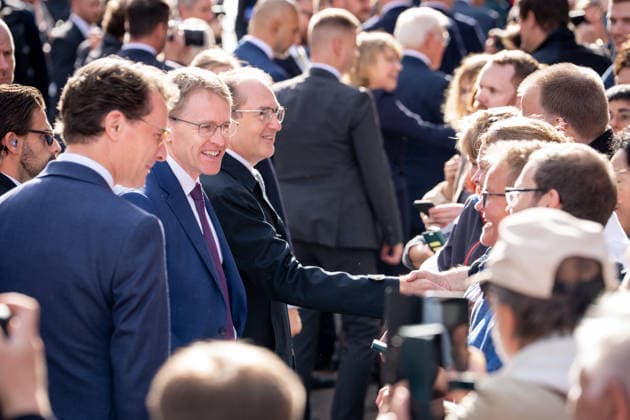 Feierlichkeiten zum Tag der Deutschen Einheit 2026 in Bremen Hendrik Wuest (CDU) Ministerpraesident von Nordrhein-Westfalen, Daniel Guenther (CDU) Ministerpraesident von Schleswig-Holstein und Alexander Dobrindt, Bundesminister des Innern begruessen gemeinsam die Buergerinnen und Buerger im Rahmen des Fest zum 3. Oktober 2026 im Anschluss an den oekomenischen Gottesdienst im St. Petri Dom , Bremen, 03.10.2026 Bremen Bremen Deutschland