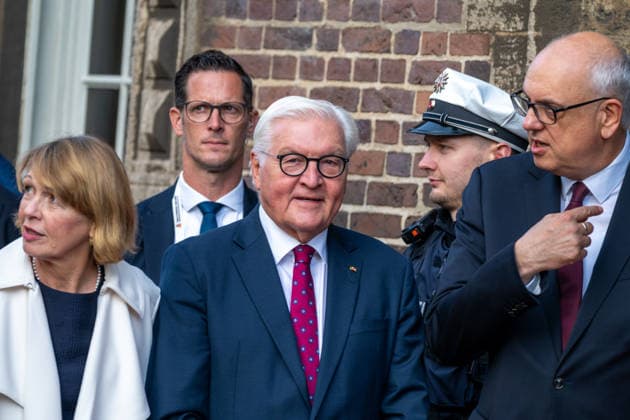 Feiern Tag der Dt. Einheit in Bremen - Feierlichkeiten zum Tag der Deutschen Einheit 2026, Bremen, 03.10.2026 Bremen Bremen, Deutschland, 03.10.26: Feiern Tag der Dt. Einheit in Bremen im Marktplatz, Rathaus am 03.10.2026 in Bremen, Deutschland. (Foto von Axel Kaste) Bundespraesident Frank-Walter Steinmeier Bremen Marktplatz, Rathaus Freie Hansestadt Bremen Deutschland