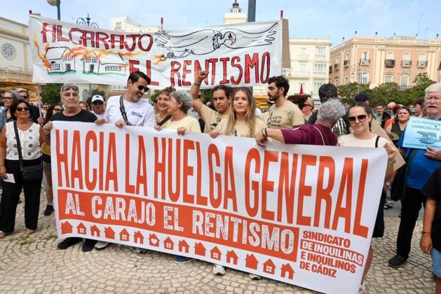 Cádiz Takes to the Streets for Decent Housing Photo of the protest in Cádiz for decent housing, organized by the Tenants Union October 3, 2026, in Cádiz, Andalusia, Spain October 3, 2026 Cádiz Cádiz Spain  Copyright: xNachoxFradex 7817144