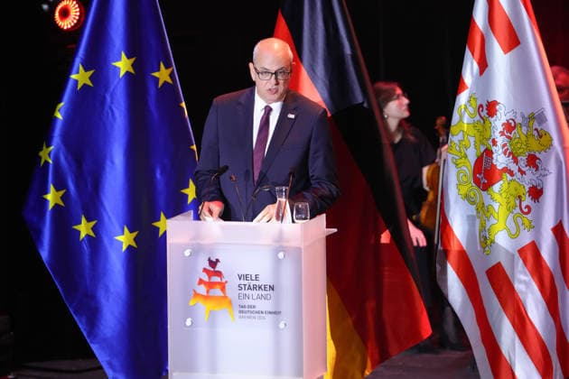 Festakt zum Tag der deutschen Einheit in Bremen Andreas Bovenschulte Praesident des Bundesrates und Buergermeister von BRemen bei seiner Rede beim Festakt zum Tag der Deutschen Einheit in der Glocke, Bremen, 03.10.2026 Bremen Bremen Deutschland