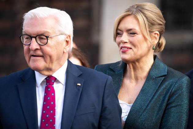Feierlichkeiten zum Tag der Deutschen Einheit 2026 in Bremen Bundespraesident Frank-Walter Steinmeier mit Bundestagspraesidentin Julia Kloeckner im Hintergrund auf dem Marktplatz in Bremen zu den Feierlichkeiten zum Tag der Deutschen Einheit 2026, Bremen, 03.10.2026 Bremen Bremen Deutschland
