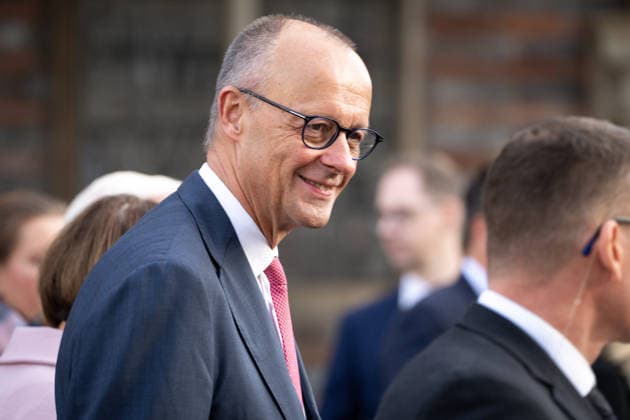 Feierlichkeiten zum Tag der Deutschen Einheit 2026 in Bremen Bundeskanzler Friedrich Merz (CDU) auf dem Weg zum Gottesdienst im Rahmen der Feierlichkeiten zum Tag der Deutschen Einheit 2026, Bremen, 03.10.2026 Bremen Bremen Deutschland
