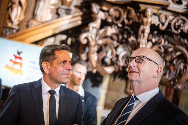 Ökumenischer Gottesdienst im Dom St. Petri Olaf Lies, Ministerpräsident Niedersachsen, mit Dietmar Woidke, Ministerpräsident Brandenburg (von links);Offizielle zentrale Feierlichkeiten zum Tag der Deutschen Einheit 2026 in Bremen, Bremen Bremen Deutschland Innenstadt