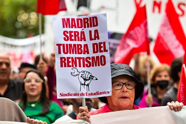 October 3, 2026, Madrid, Madrid, SPAIN: Demonstrators take part in a march for housing rights in Madrid, Spain. The mobilisation, called by the tenants unions, brings together columns departing from different parts of the city and converging at Cibeles. Protesters demand a 50% reduction in rents, indefinite rental contracts and the expropriation of housing owned by so-called vulture funds. The organisers are also calling for the movement to advance towards a general strike for housing. The demonstration follows the rejection by Spain s Congress of two government housing decrees the previous day. Madrid SPAIN - ZUMAz108 20261003_znp_z108_014 Copyright: xRichardxZubelzux
