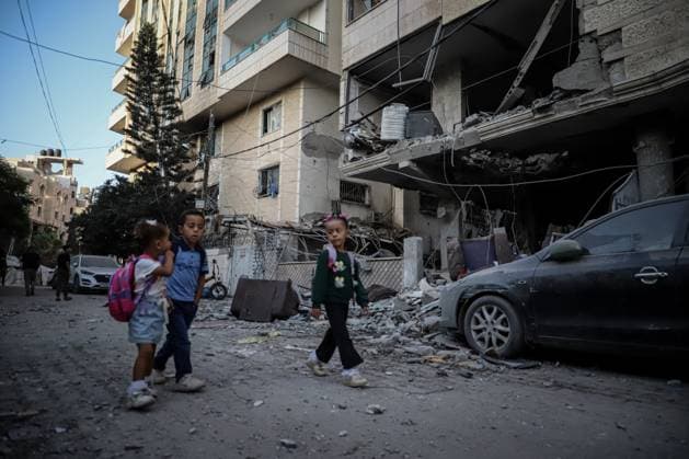 RECORD DATE NOT STATED Aftermath of Israeli Strike on Residential Building in Gaza City (INT) Aftermath of Israeli Strike on Residential Building in Gaza City, On October 3, 2026, Gaza, Palestine: The aftermath of an Israeli airstrike on a residential building in the Rimal neighborhood of western Gaza City early Saturday, which killed five Palestinians and wounded others. Rescue crews searched the rubble following the strike. The casualties were reported by local medical sources. Credit: Mohammed M. Skaik TheNews2(Foto: Mohammed Skaik Thenews2 imago images) Aftermath of Israeli Strike on Residential Building in Gaza City  Copyright: xMohammedxSkaikx