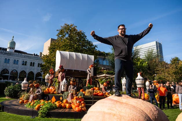 Danish Championship in Giant Pumpkins Revealed Peter Holst Olsen from Naestved and his giant pumpkin weighing 1198 kg wins the Danish Championship in Giant Pumpkins in Tivoli in Copenhagen on Saturday, October 3, 2026. (Photo: Emil Nicolai Helms Scanpix 2026) , Copenhagen Denmark Copyright: EmilxNicolaixHelmsx spdk20261003-132459-L