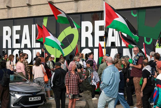 . 03 10 2026. Brighton, United Kingdom. Green Party Conference Day 2. Zionist protest & counter protest outside the Green Party Conference on day two at the Brighton Centre, Brighton.  xMartynxWheatleyx xi-Imagesx IIM-27041-0036