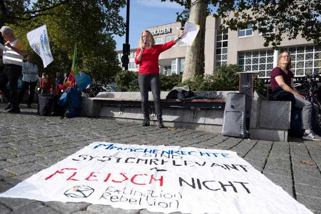 03.10.2026 Pressetermin Initiative Es brennt Menschenkette in Dortmund, Hansaplatz Grußwort zur Eröfnnung Dortmund Hansaplatz und Westenhellweg NRW Deutschland