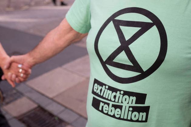 03.10.2026 Pressetermin Initiative Es brennt Menschenkette in Dortmund, Hansaplatz Symbolfoto zu extinction rebellion Dortmund Hansaplatz und Westenhellweg NRW Deutschland