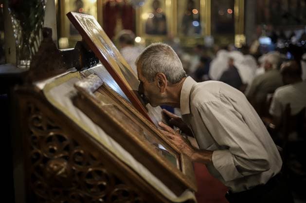 RECORD DATE NOT STATED Funeral Held for Christian Mother and Daughter Killed in Gaza City Strike (INT) Funeral Held for Christian Mother and Daughter Killed in Gaza City Strike on October 3, 2026, Gaza, Palestine: Mourners attend the funeral of Christian mother Maysa Abu Dawood and her daughter Mary at Saint Porphyrius Church in Gaza City on Saturday, after they were killed early in the morning when an Israeli airstrike hit their residential apartment in the city. Mukhtars, community reconciliation figures, and members of the Palestinian Civil Defense attend the funeral. Credit: Mohammed M. Skaik TheNews2(Foto: Mohammed Skaik Thenews2 imago images) Funeral Held for Christian Mother and Daughter Killed in Gaza City Strike  Copyright: xMohammedxSkaikx