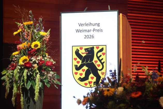 Weimar-Preis an Ute Freudenberg verliehen Weimar, 03.10.2026 Weimar-Preis an Ute Freudenberg verliehen. Die Verleihung fand zum Tag der Deutschen Einheit in der Weimarhalle statt und ist die höchste Auszeichnung der Stadt Weimar. Ute Freudenberg ist am 12. Januar 1956 in Weimar geboren und erhielt die Auszeichung für ihr musikalisches Schaffen. Mit ihrem Hit Jugendliebe prägte sie die Musiklandschaft der DDR und des wiedervereinten Deutschlands nachhaltig der Song wurde 2005 zum beliebtesten Osthit aller Zeiten gewählt. Thüringen Germany Copyright: xMatthiasxGränzdörferx