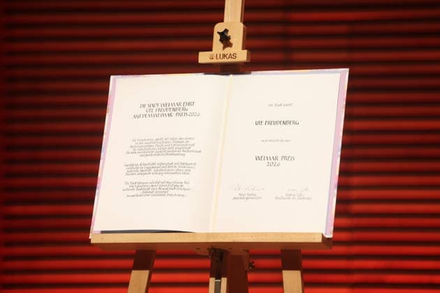Weimar-Preis an Ute Freudenberg verliehen Weimar, 03.10.2026 Weimar-Preis an Ute Freudenberg verliehen. Die Verleihung fand zum Tag der Deutschen Einheit in der Weimarhalle statt und ist die höchste Auszeichnung der Stadt Weimar. Ute Freudenberg ist am 12. Januar 1956 in Weimar geboren und erhielt die Auszeichung für ihr musikalisches Schaffen. Mit ihrem Hit Jugendliebe prägte sie die Musiklandschaft der DDR und des wiedervereinten Deutschlands nachhaltig der Song wurde 2005 zum beliebtesten Osthit aller Zeiten gewählt. Thüringen Germany Copyright: xMatthiasxGränzdörferx
