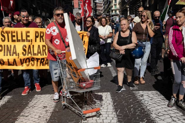 Demonstration against high cost of living in Italy NAPLES, ITALY - OCTOBER 3: People are seen during a protest against high cost of living and against increase in the price of petrol in Naples, Italy on October 3, 2026. Iso Ekle Anadolu Naples Italy. Editorial use only. Please get in touch for any other usage.  Copyright: x2026xAnadoluxIsoxEklex