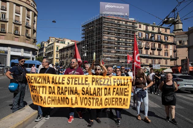 Demonstration against high cost of living in Italy NAPLES, ITALY - OCTOBER 3: People are seen during a protest against high cost of living and against increase in the price of petrol in Naples, Italy on October 3, 2026. Iso Ekle Anadolu Naples Italy. Editorial use only. Please get in touch for any other usage.  Copyright: x2026xAnadoluxIsoxEklex