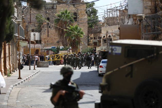 Israeli Soldiers Restrict Palestinian Movement During Settler Tour in Hebron Israeli soldiers restrict the movement of Palestinians and take security measures during a tour by Israeli settlers in the Old City of Hebron, in the West Bank, on October 3, 2026, during the Jewish holiday of Sukkot. Photo by Mamoun Wazwaz apaimages Hebron West Bank Palestinian Territory 031026_Hebron_MW_00(49) Copyright: xapaimagesxMamounxWazwazx xapaimagesx
