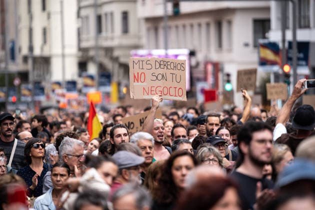 October 3, 2026, Madrid, Madrid, SPAIN: Tens of thousands of protesters demonstrate in Madrid for the universal right to housing and the expropriation of vulture funds. Over the past week, mobilizations have been taking place across Spain over the critical housing situation in the country. Madrid SPAIN  - ZUMAc270 20261003_zip_c270_006 Copyright: xDavidxCruzxSanzx