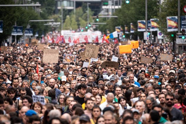 October 3, 2026, Madrid, Madrid, SPAIN: Tens of thousands of protesters demonstrate in Madrid for the universal right to housing and the expropriation of vulture funds. Over the past week, mobilizations have been taking place across Spain over the critical housing situation in the country. Madrid SPAIN  - ZUMAc270 20261003_zip_c270_008 Copyright: xDavidxCruzxSanzx